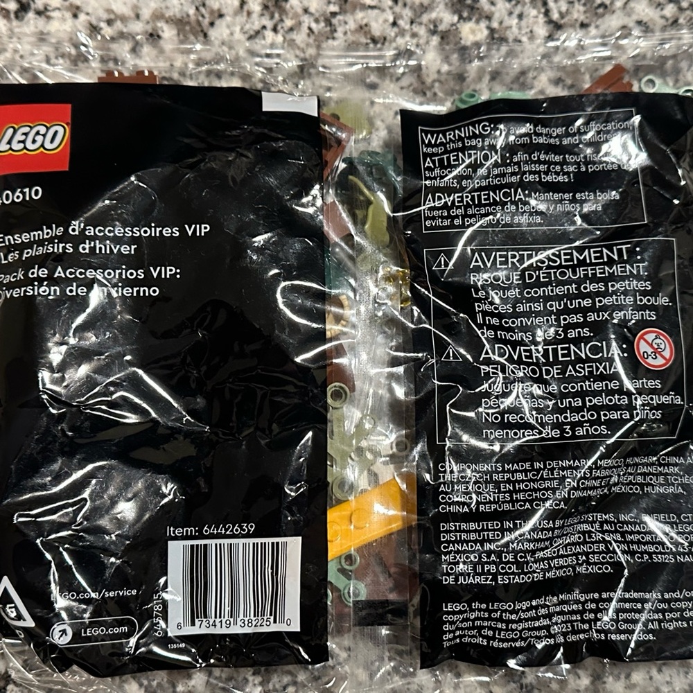LEGO Spring (#40606) and Winter (#40610) VIP Sets - Picture 4 of 8